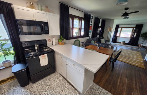 Le Mars House | Charming retro 3-bedroom retreat in Le Mars w/Game Room