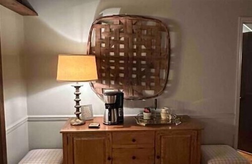 Goodsprings House | Charming River Cabin Retreat, Sleeps 14, near fishing and hunting + boat parking