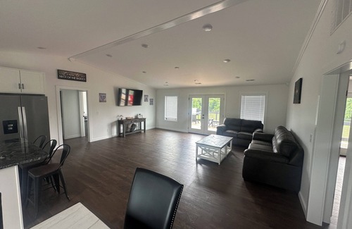 Van Buren House | Charming RIVER FRONT 3-bedroom home Van Buren on Current River. brand new!