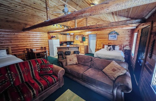 Last Chance Cabin | Charming Riverfront Bungalow - Just steps away from the River Bank!