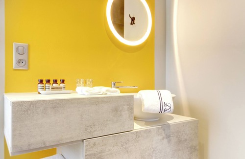 Castera-Verduzan Bed & Breakfast | Charming room with private terrace in Gers spa village