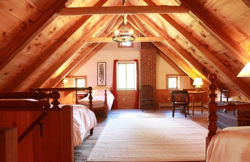 Shelburne Falls House | Charming Rural Cottage in the Heart of the Scenic Mohawk Trail