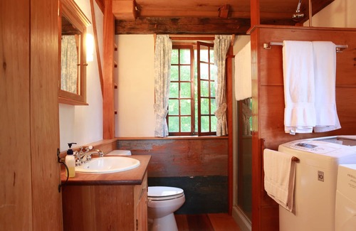 Shelburne Falls House | Charming Rural Cottage in the Heart of the Scenic Mohawk Trail