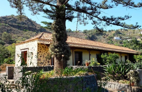 Teror Cottage | Charming Rural Estate nestled in Historic Teror, Gran Canaria with Ons