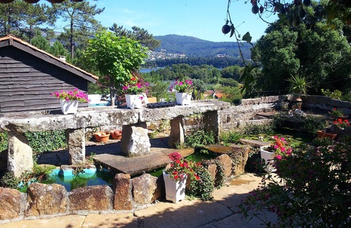 O Rosal Ski Chalet | Charming Rustic Lodge with Pool and Lovely views. Walk to Tapas Bar and Beach.