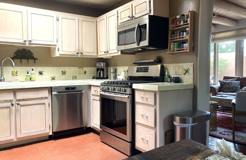 South Capitol Condo | Charming S. Capitol Condo - Walkable!