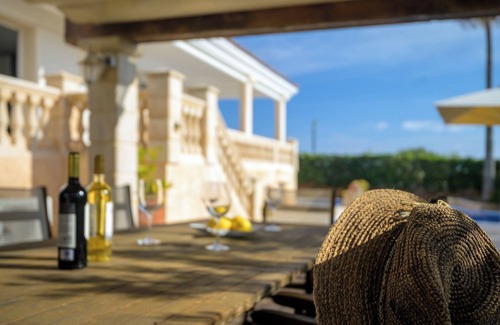 Marina de Son Ganxo Villa | Charming spacious villa, 200 m from the sea, swimming pool, garden, AC, wifi.