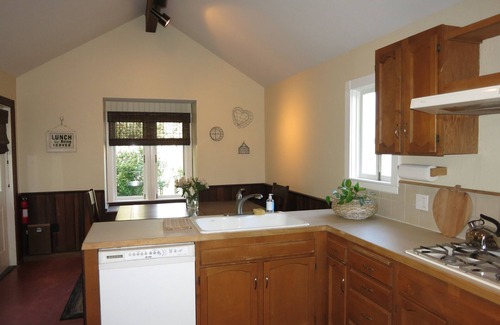 Sebastopol House | Charming Sebastopol Home - 5 Minute Walk to Town