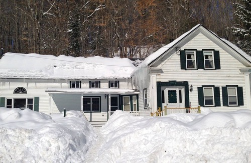 West Wardsboro House | Charming Ski House - close to Mt. Snow & Stratton Ski Areas W/WiFi