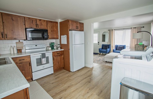 Hagerstown Apartment | Charming small town experience in Hagerstown, Indiana, self check-in, sleeps 5+