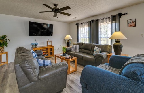 Smiths Grove House | Charming Smiths Grove Home Near Cave Tours!