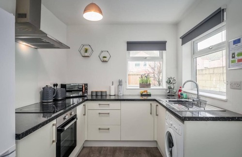 Goole House | Charming & Spacious 4-BR Home in Goole