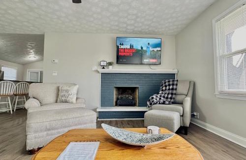 Shelbyville House | Charming Spacious Get Away