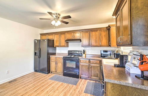 Springfield House | Charming Springfield Escape w/Furnished Deck