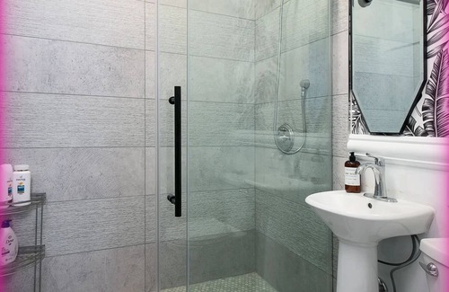 Westlake Apartment | Charming Studio for Two! Minutes Away from DTLA!