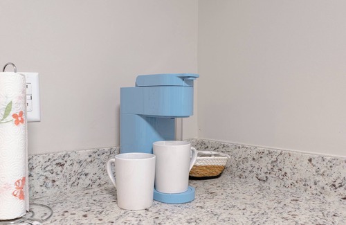 Washington Square Apartment | Charming studio in delightful Midtown Mobile with AC