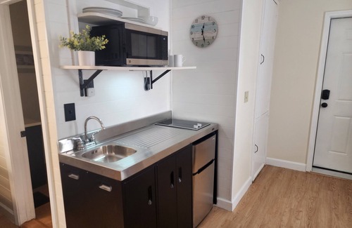 Bangor Apartment | Charming studio in lovely Bangor Maine on Broadway park.