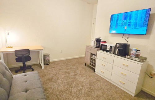 Tulare Apartment | Charming studio in wonderful Tulare with WiFi, AC