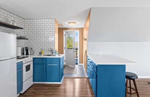 Ephraim Apartment | Charming Studio Over Bakery Fall Escape for Two