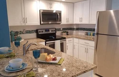 Ortona North Resort | Charming studio stay at resort with WiFi, AC in fabulous Daytona Beach