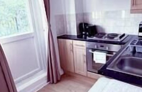 Chelsea Riverside Apartment | Charming Studio with Private Balcony in the Heart of Chelsea