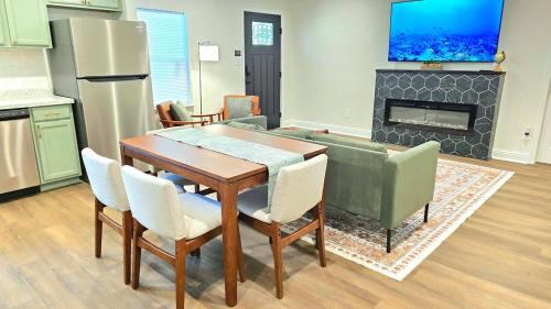 Mobile House | Charming & Stylish in Mid-Town