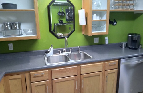 Mustang House | Charming Suburban log house in Mustang with 3bd/2bath great patios. Close to FAA