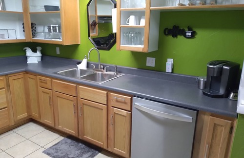 Mustang House | Charming Suburban log house in Mustang with 3bd/2bath great patios. Close to FAA