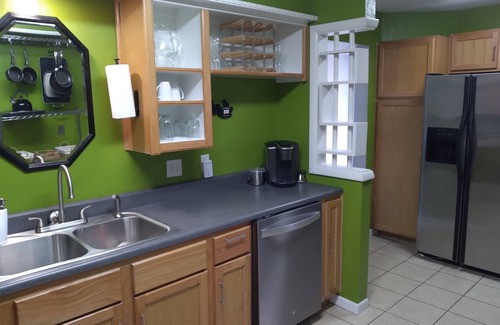 Mustang House | Charming Suburban log house in Mustang with 3bd/2bath great patios. Close to FAA