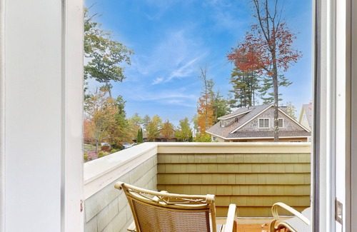 Edgecomb Apartment | Charming Suite with Scenic Balcony Views and Cozy Comforts