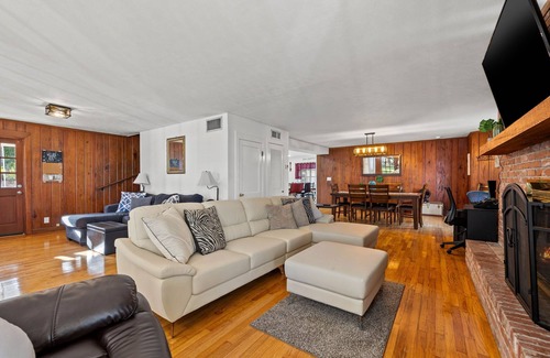 Lake Magdalene House | Charming Tampa Lakehouse - Prime Location close to everything!