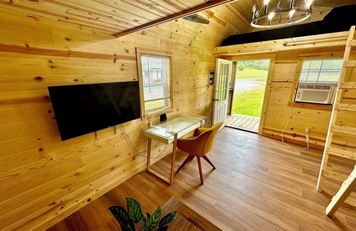 Isabella Cabin | Charming Tiny home cabin with double loft