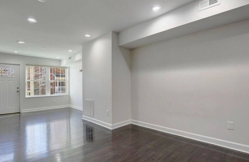 Historic District House | Charming townhome with AC and WiFi in delightful Annapolis