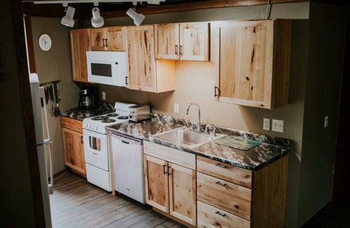 Puposky Cabin | Charming Up North Octagon Cabin - Private Beach & Resort Amenities