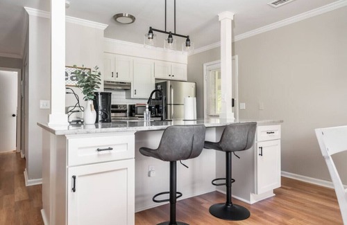 Harbison Apartment | Charming Upstairs Apt in Irmo | 3 BR | Sleeps 6