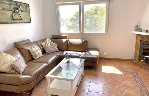 Chimenea Villa | Charming Villa near the Sea with Pool, Wi-Fi, A/C, Garden & Balcony