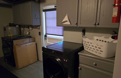 Palmetto House | Charming Water Front 2-Bedroom Home in quaint Palmetto FL.