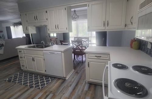 Elberta House | Charming Waterfront 3-bedroom home, 5 minutes from OWA! 15 min to Beach!