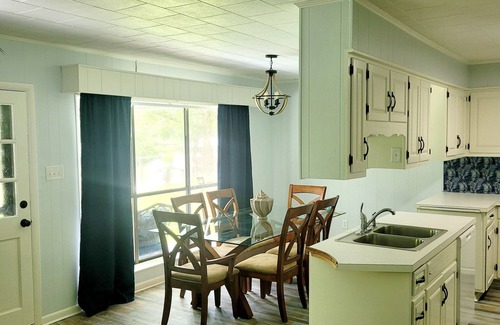 Elberta House | Charming Waterfront 3-bedroom home, 5 minutes from OWA! 15 min to Beach!