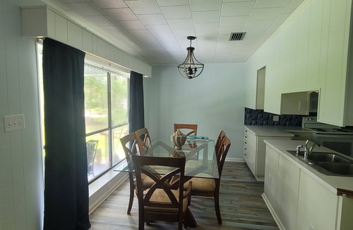 Elberta House | Charming Waterfront 3-bedroom home, 5 minutes from OWA! 15 min to Beach!