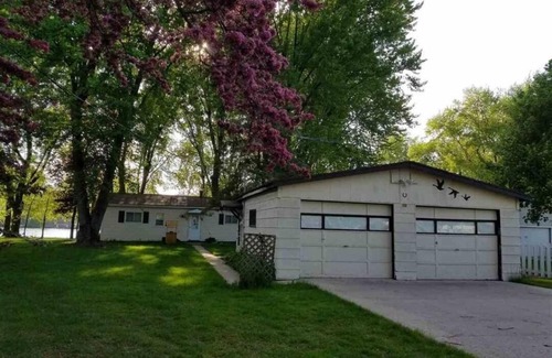Fremont Cottage | Charming Waterfront 3-Bdrm. Cottage on Wolf River with Private Dock. Fremont, WI