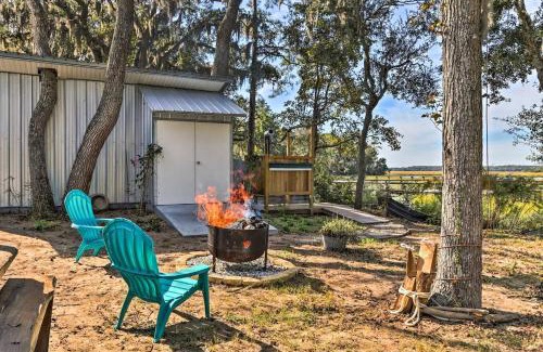 Midway Ski Chalet | Charming Waterfront Cottage Near Savannah