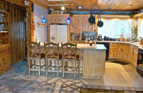 Olympia House | Charming Waterfront Home On Summit Lake