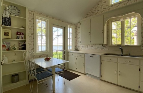 Green Lake House | Charming waterfront farmhouse with guest cottage