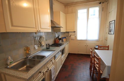 Quartier Saint-Ambroise Apartment | Charming, Well-Appointed Haussmann Flat in Downtown Paris. Mobility lease only