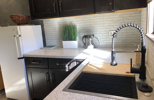 West Bishop House | Charming west Bishop studio guest house in garden setting.