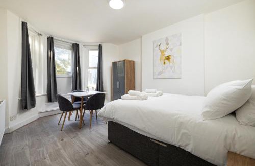 Shepherd's Bush Apartment | Charmstay Shepherds Bush