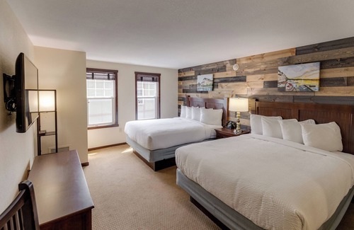 Walker Hotel | Chase On The Lake Resort Hotel