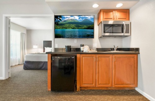 Brea Hotel | Chase Suites Hotel Brea-Fullerton