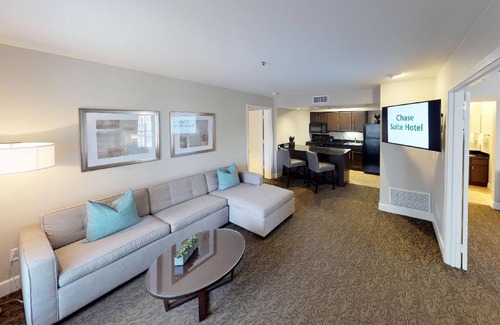 Brea Hotel | Chase Suites Hotel Brea-Fullerton